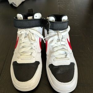 NEW without tags - Nike Youth high top -4